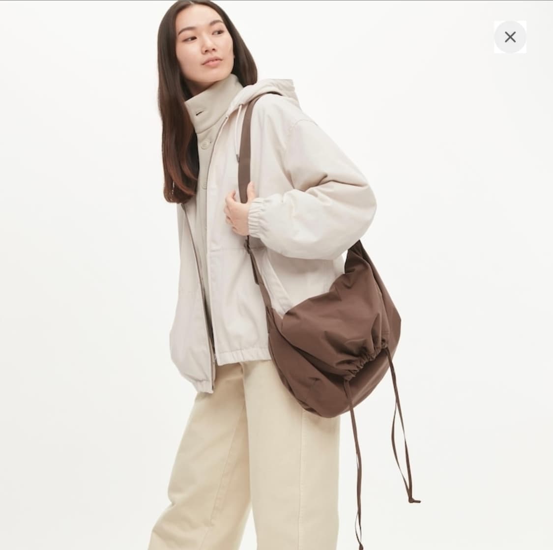 유니클로 U 드로우스트링 숄더백 브라운 상품이미지2