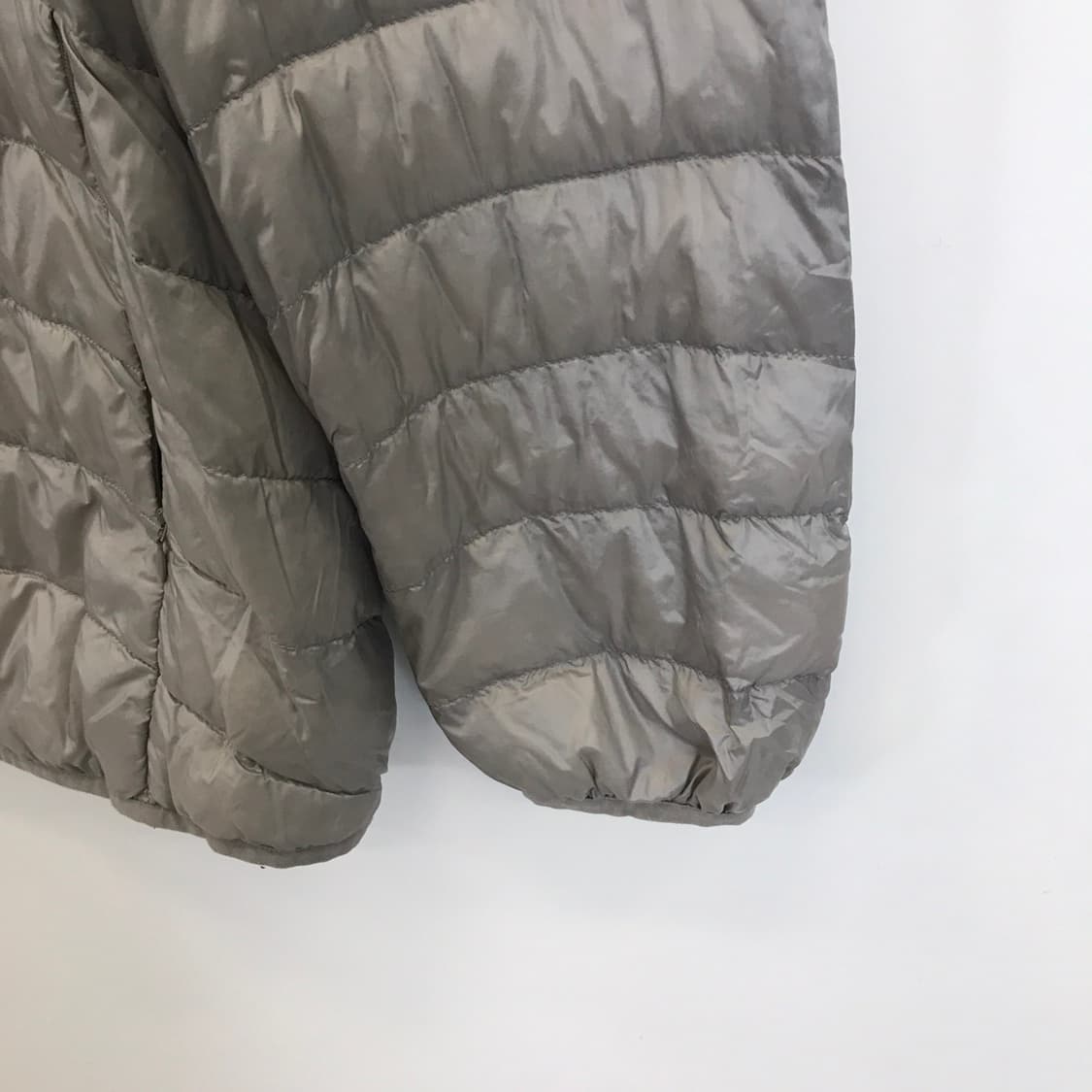 유니클로 울트라라이트 후드다운 그레이 [2XL] 상품이미지3