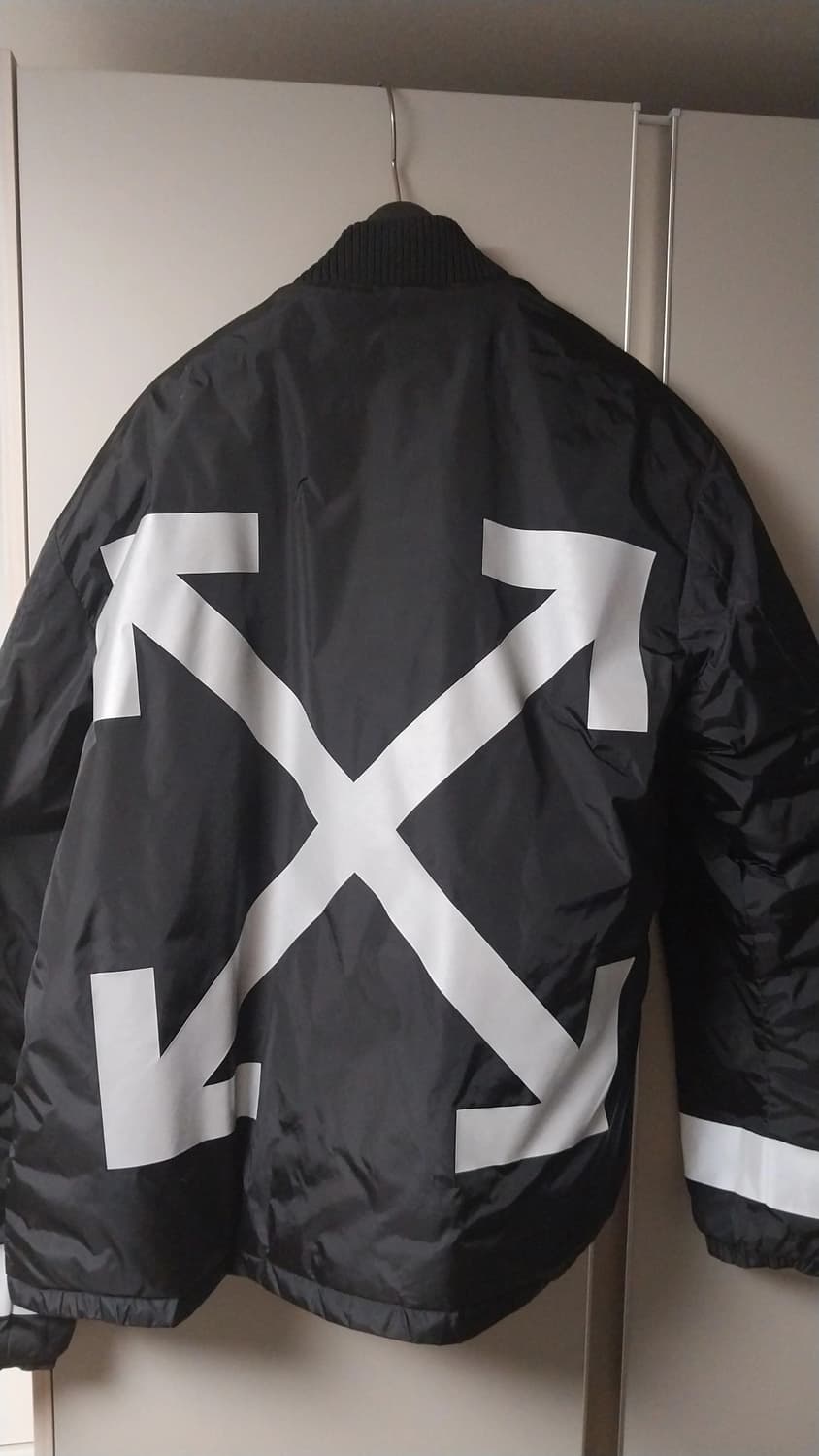 몽클레어 오프화이트 한정판 가우스 패딩 급처합니다 상품이미지2