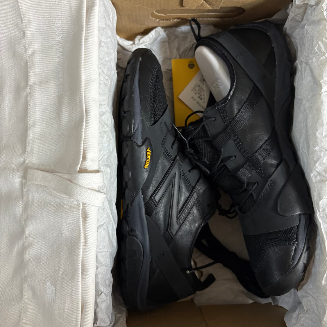 New Balance x Issey Miyake MT10O Black 상품이미지7