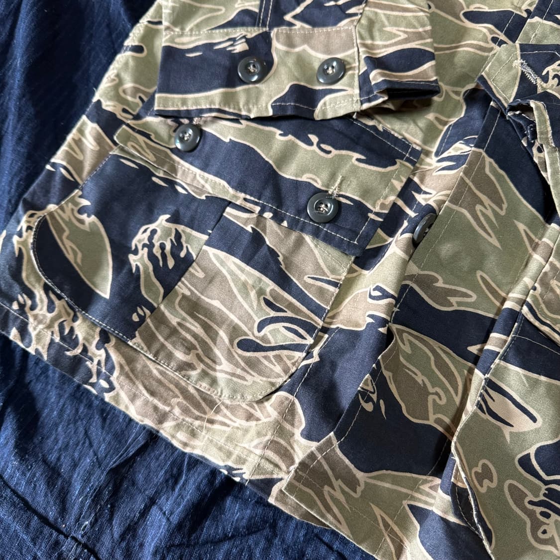 60‘s U.S Army (복각) 타이거 카모 컴뱃 자켓 S/S 상품이미지4