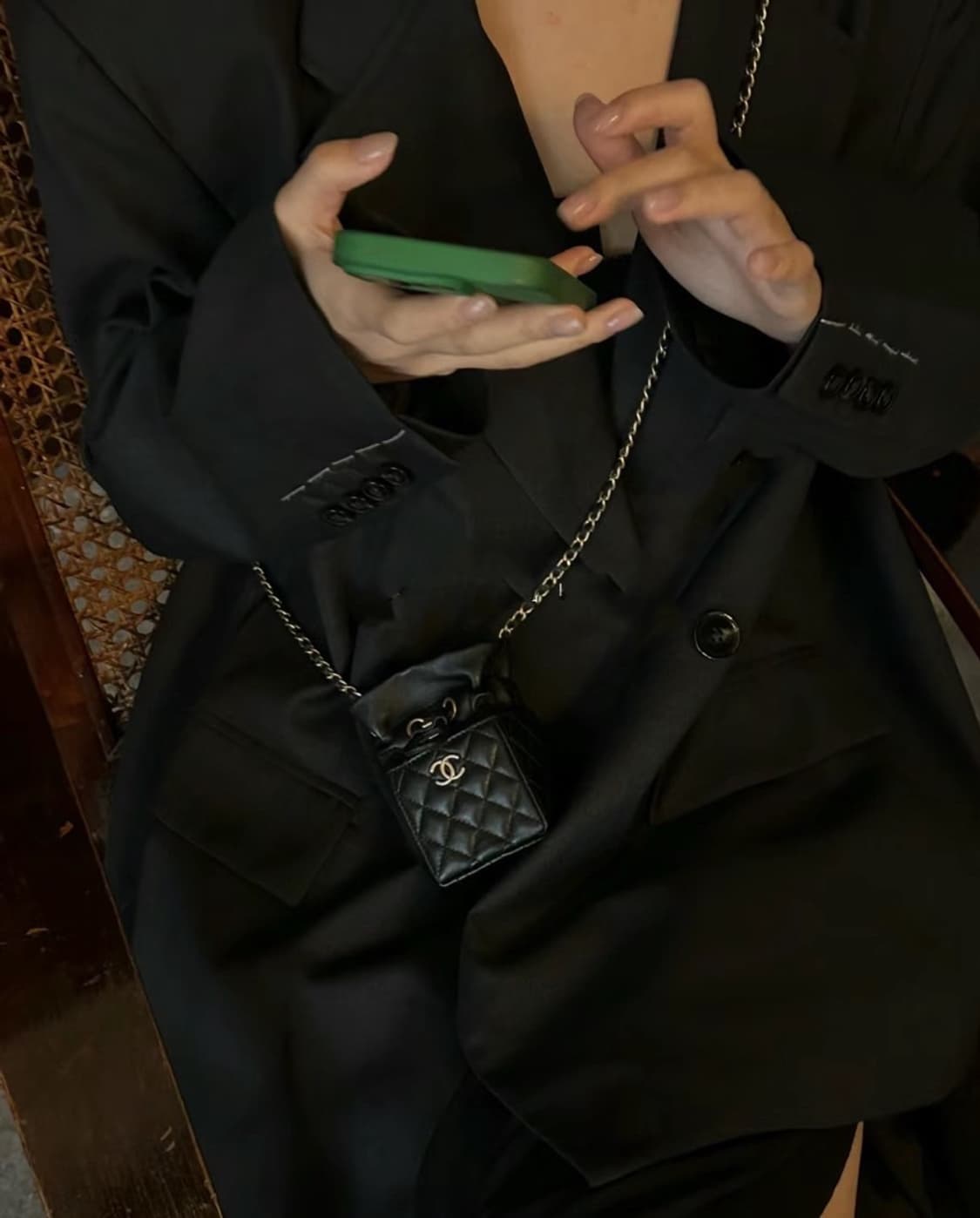샤넬VIP 미니버킷  복조리 크로스 체인백 블랙 상품이미지10