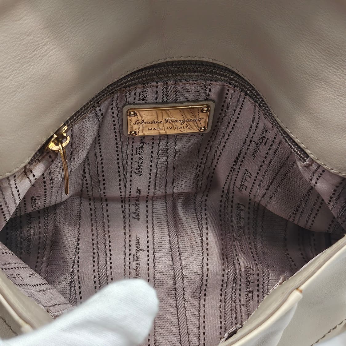 정품 페라가모 플랩 체인 크로스 숄더백 상품이미지9