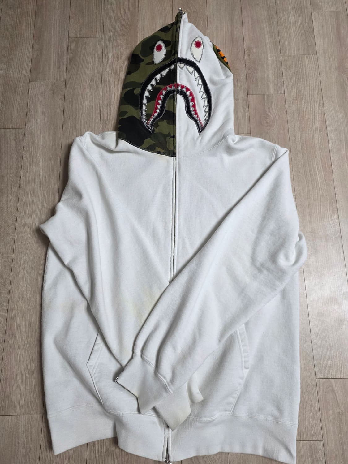 베이프 샤크후드 화이트 카모 반반 후드집업 상품이미지1