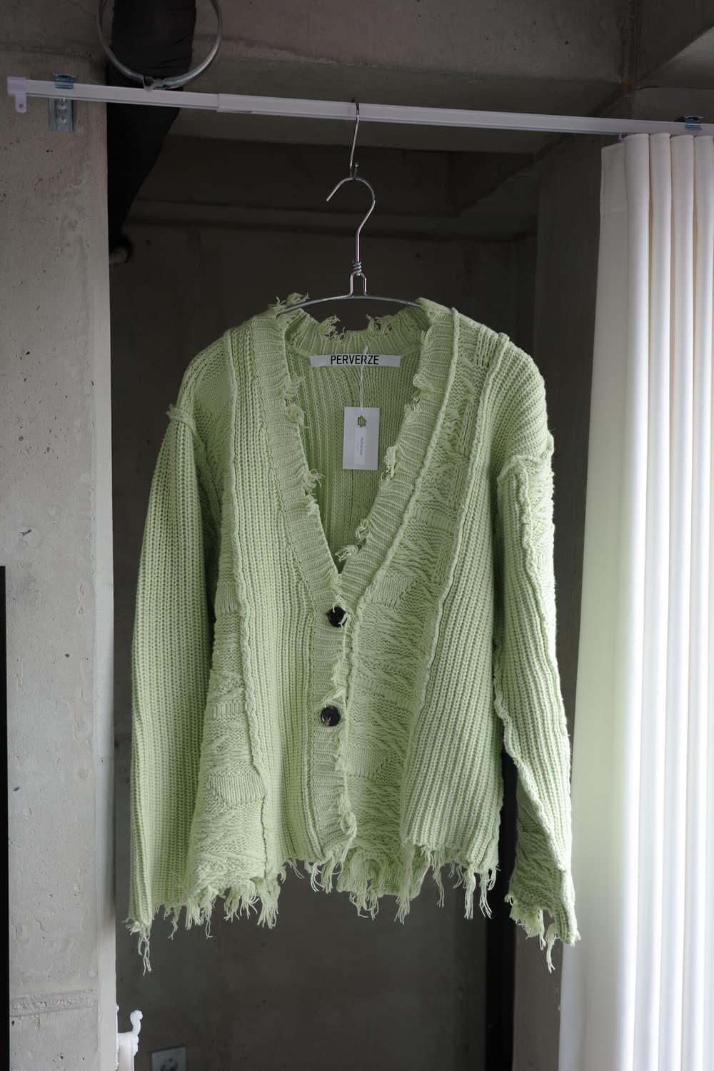 Perverze 퍼버즈 데미지 니트 가디건 상품이미지3