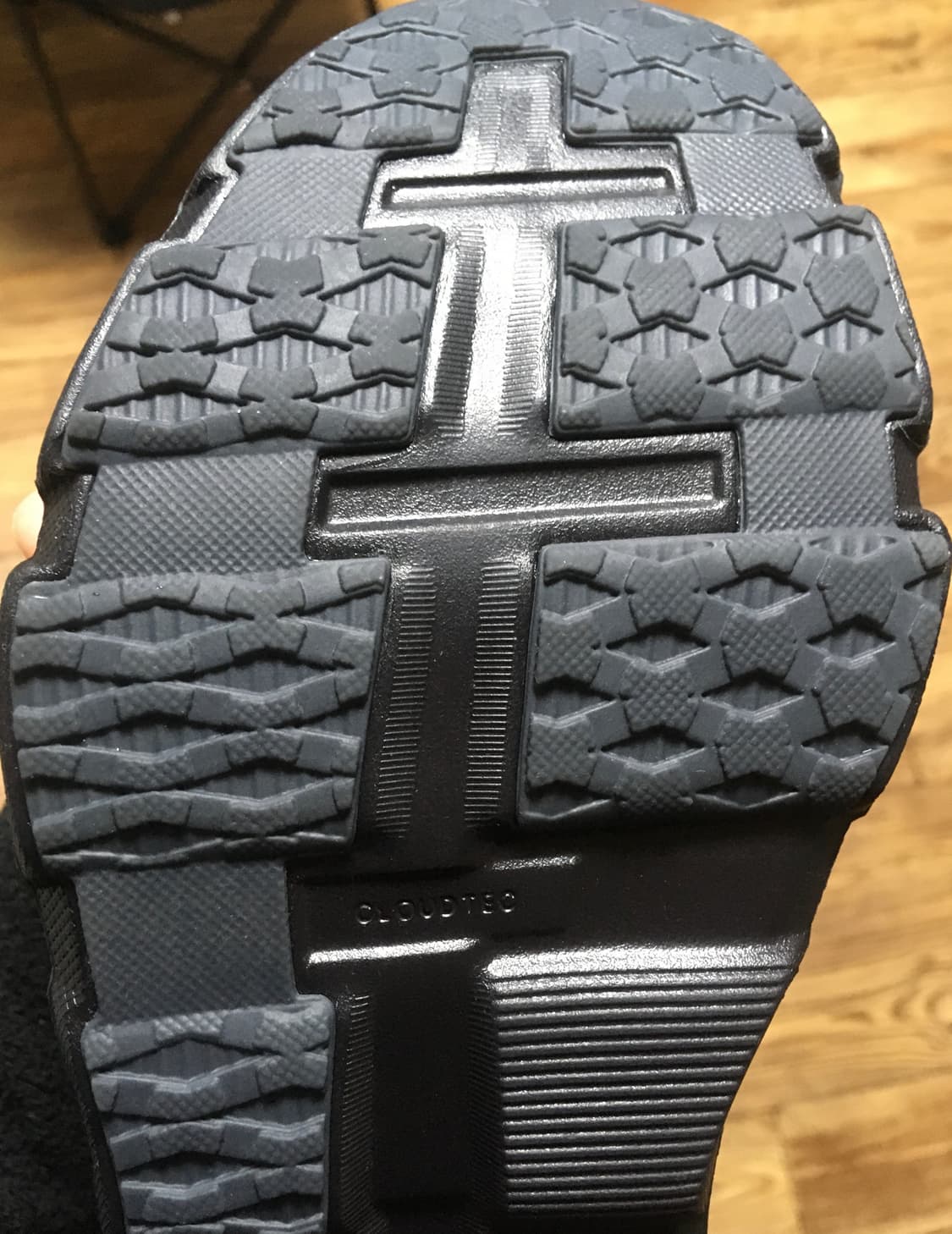 온러닝 파프 클라우드몬스터 하이퍼 블랙 판매합니다 상품이미지7