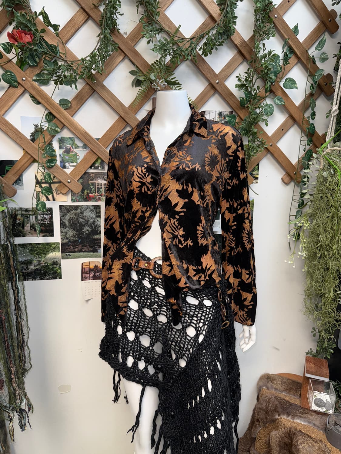 Brown oriental floral seethrough 벨벳 블라우스 상품이미지6