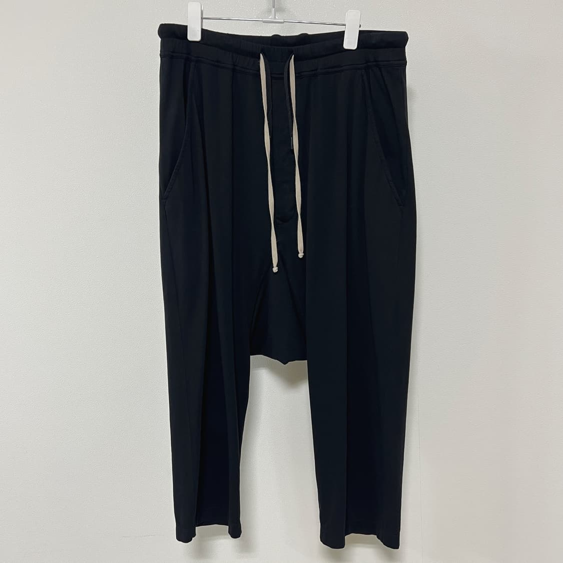 릭오웬스 18FW 다크쉐도우 드로우스트링 코튼 크롭 배기 팬츠 블랙 상품이미지3