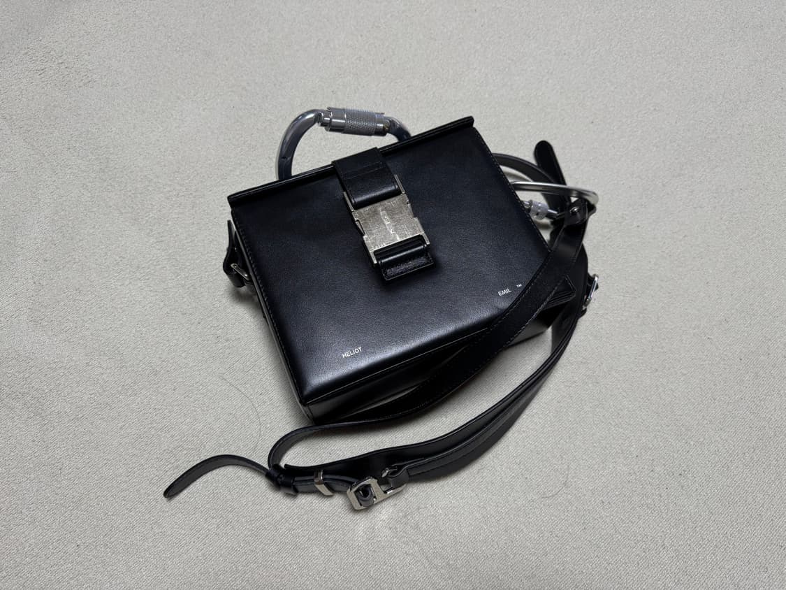 엘리엇 에밀 카라비너 박스백 상품이미지2