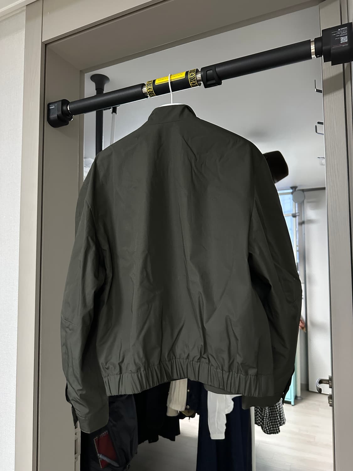 아모멘토 레글런 코튼 집 점퍼 브라운 상품이미지4