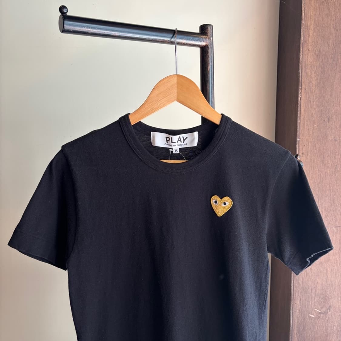 16782 - 꼼데가르송 골드 와펜 반팔 티셔츠 상품이미지1