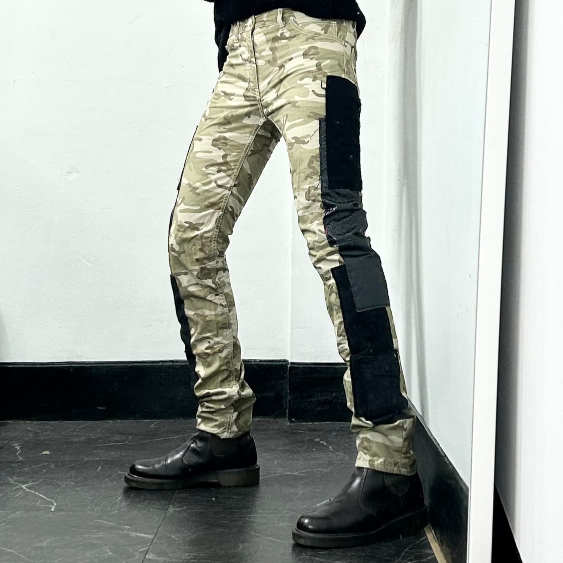 꼼데가르송 옴므 플러스 카모플라쥬 레더 패치 팬츠 상품이미지1