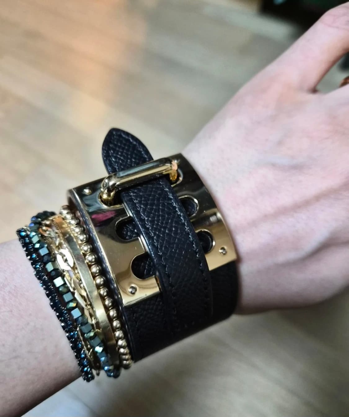 통가죽 블랙 금장 팔찌 상품이미지4