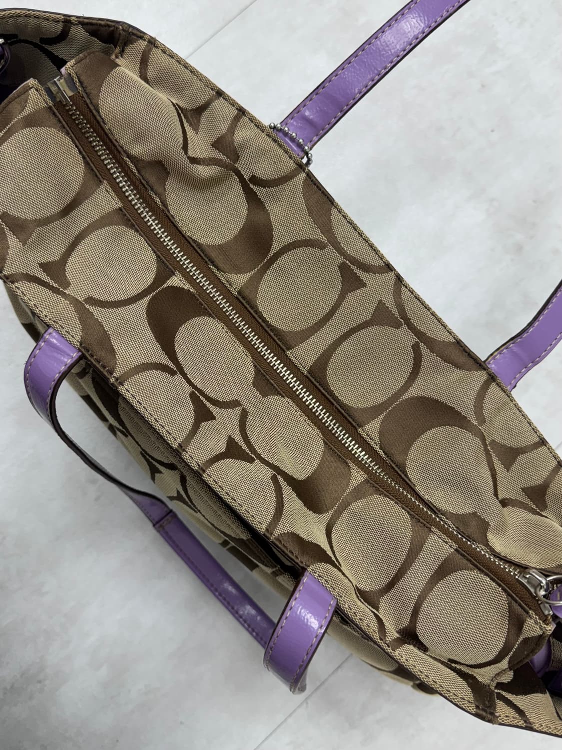 •코치 시그니처 캔버스 퍼플 토트백 상품이미지7