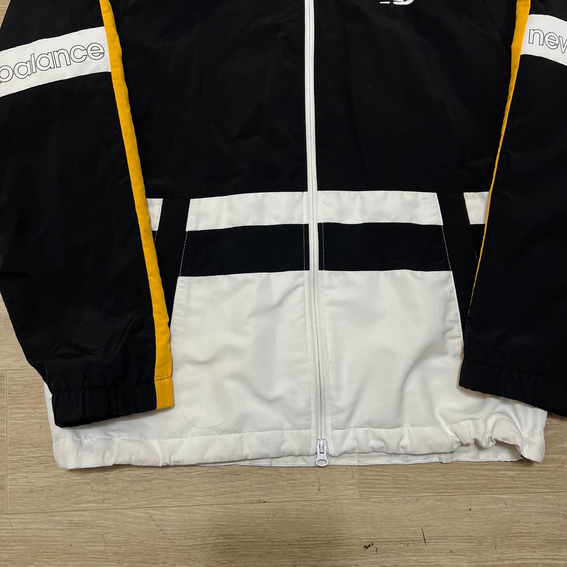 뉴발란스 스포츠 로고 배색 사이드라인 바람막이 자켓 [블랙] M/95 상품이미지3