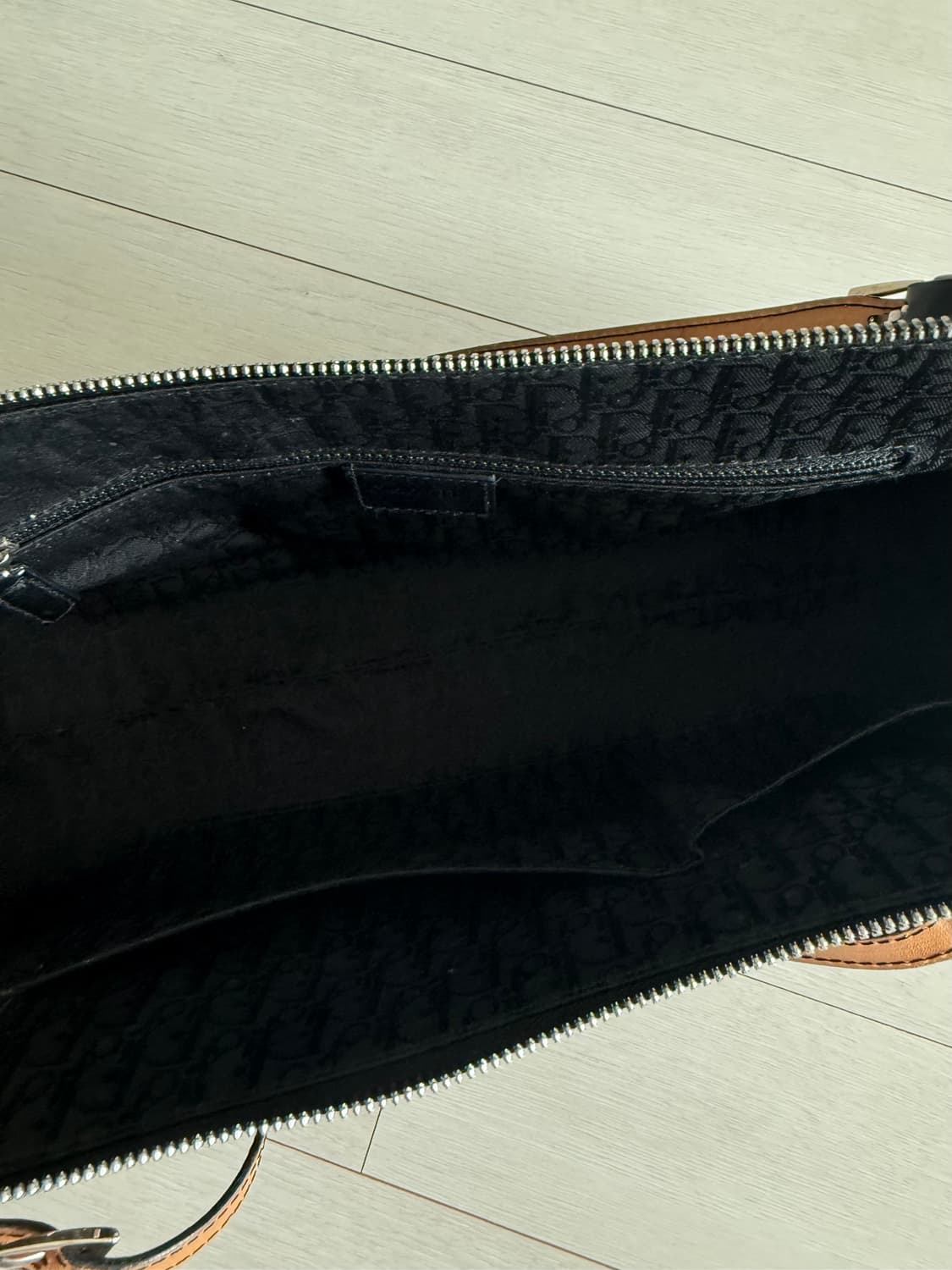 디올 하드코어 피어싱 숄더백 상품이미지7