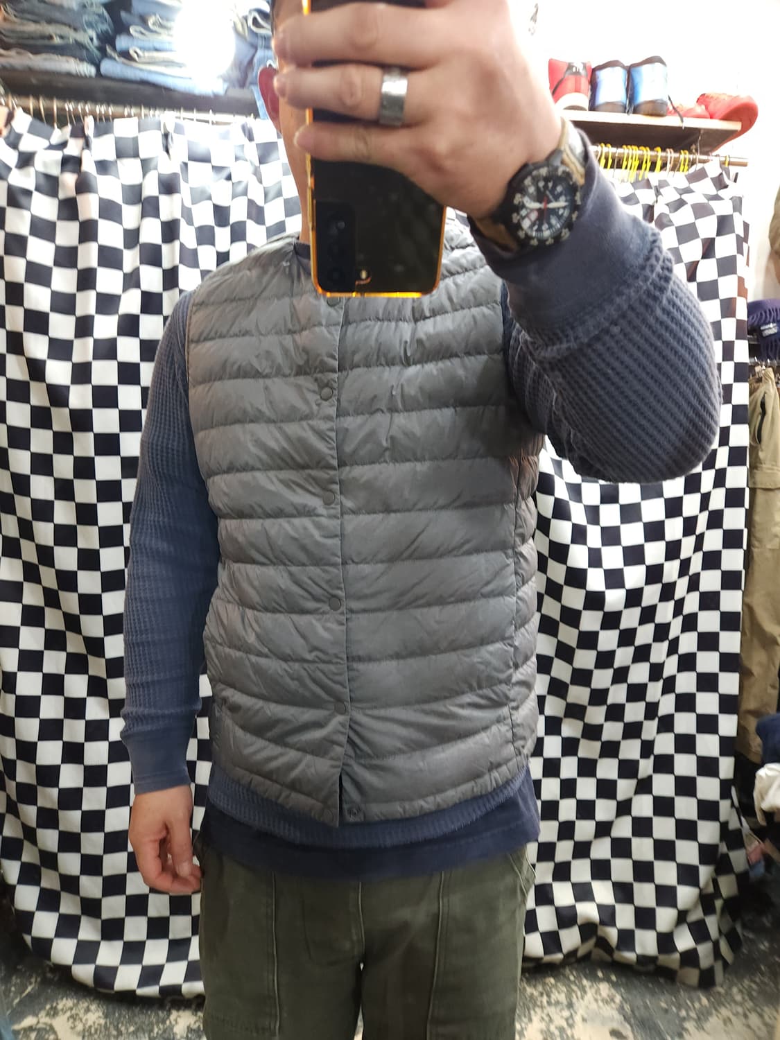 유니클로 그레이 오리털 경량 패딩조끼

 상품이미지9