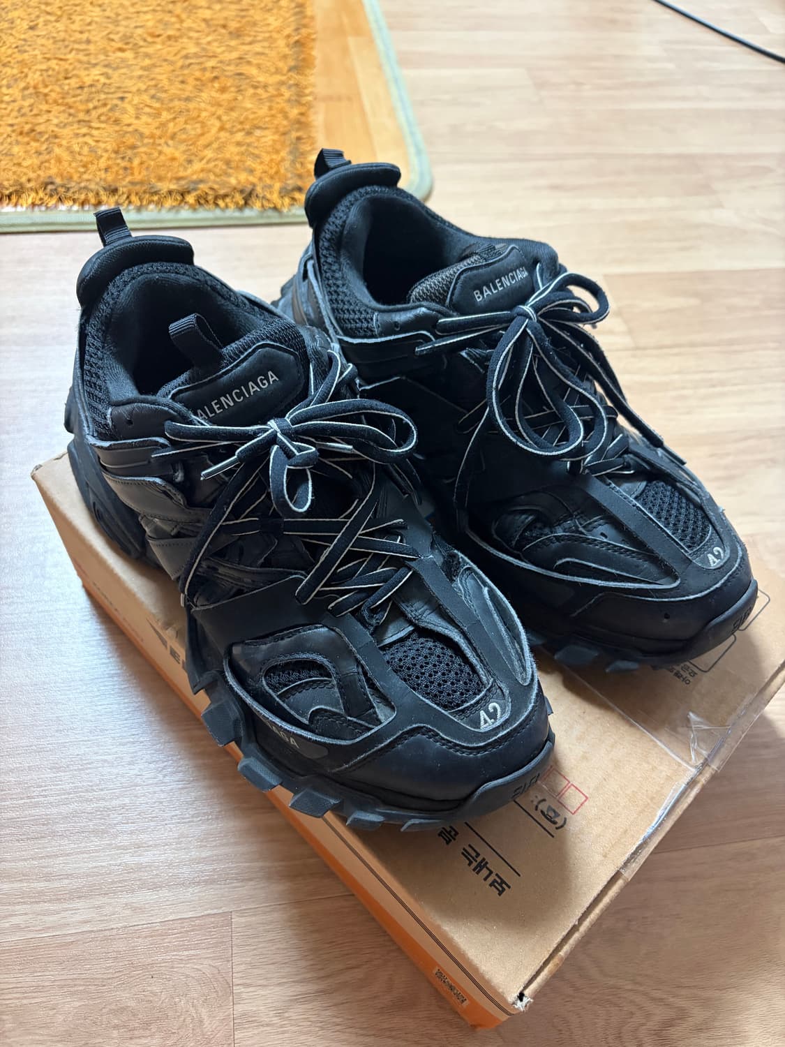 (정품,단품 42)발렌시아가 트랙슈즈 스니커즈 신발 블랙 상품이미지1