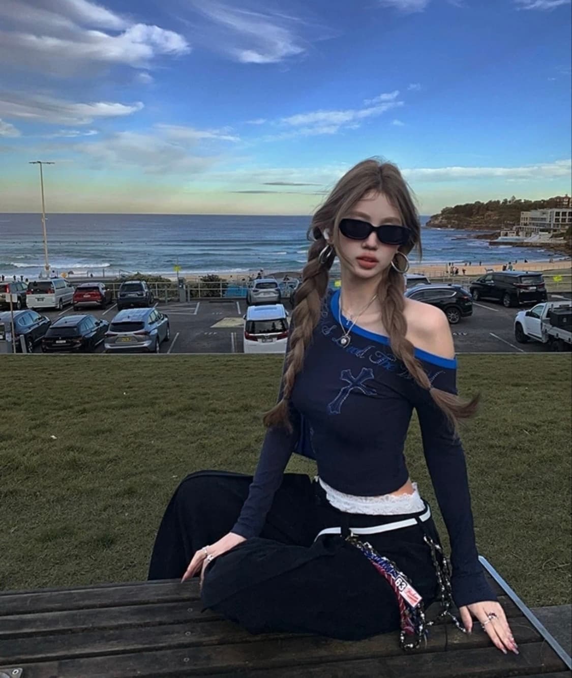 Tongiiuu 다이아몬드 프린트 오프 숄더티 상품이미지1