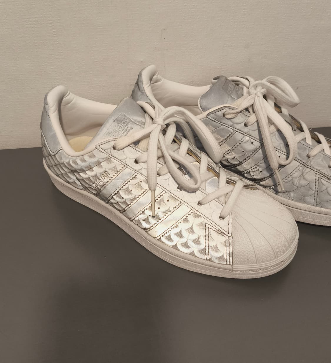 225mm 아디다스 슈퍼스타 메탈릭 리플렉티브 스니커즈 상품이미지1