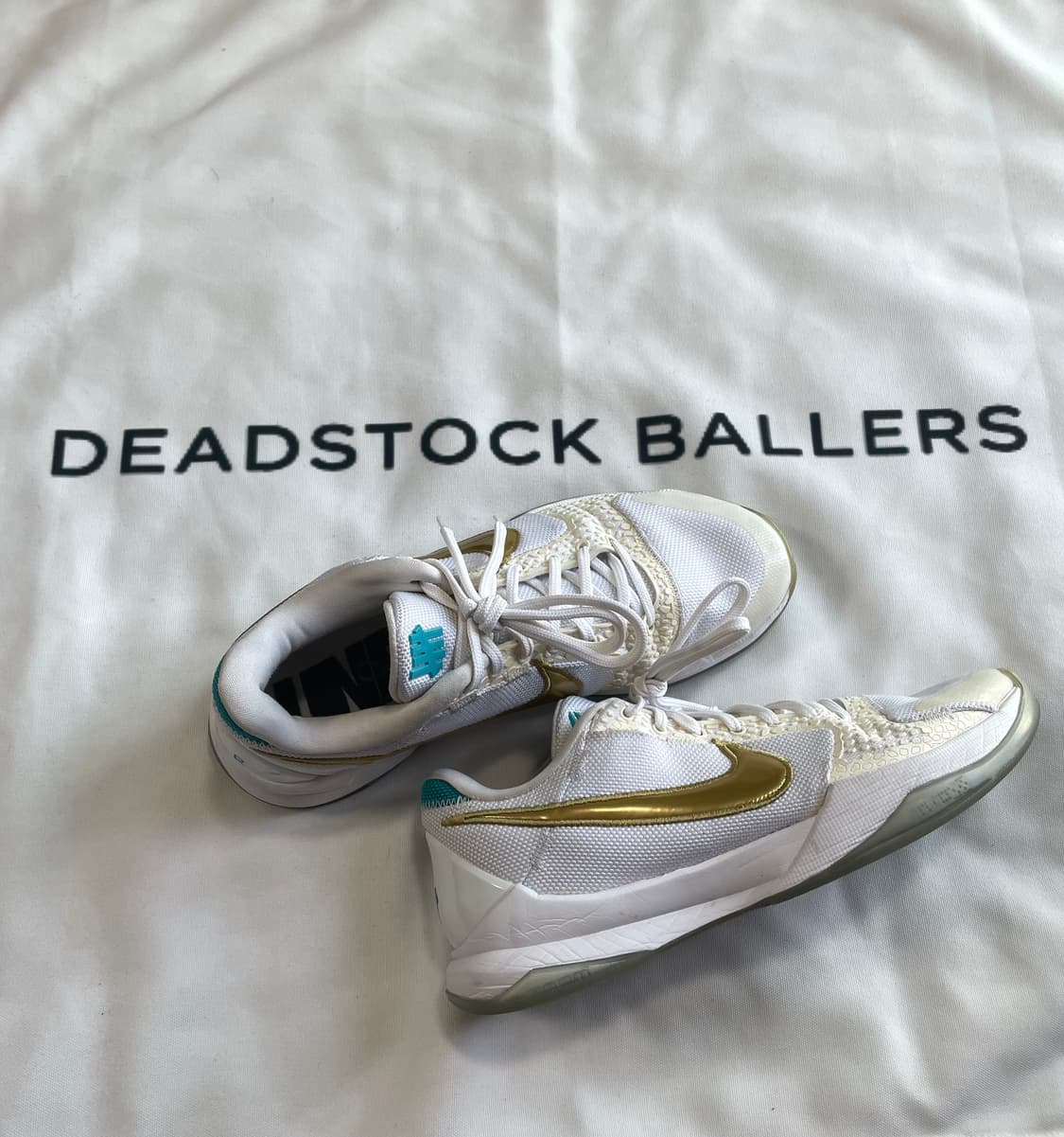 코비5 프로트로 언디핏 what if white 상품이미지1