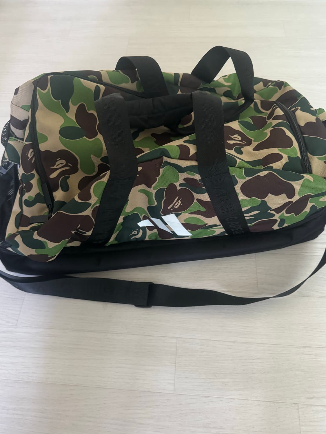 아디다스 x 베이프 더플백 상품이미지4