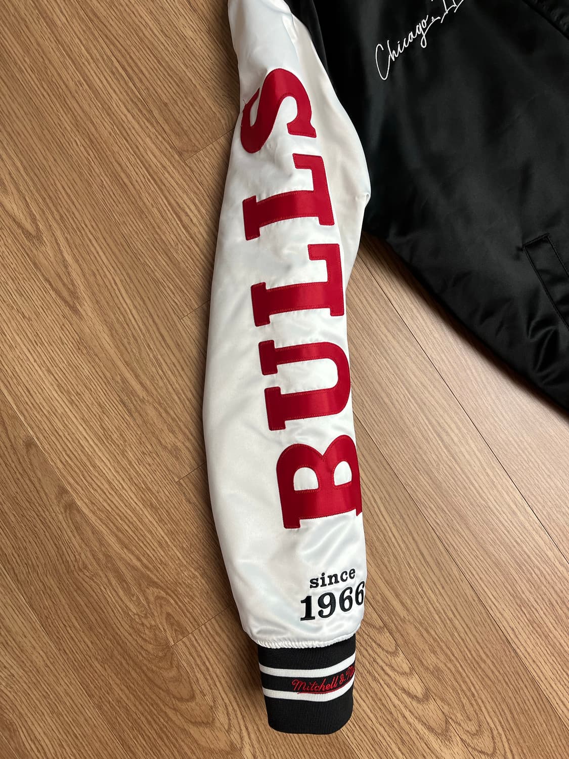 미첼앤네스 NBA 시카고 불스 챔피언스 바시티 새틴 자켓 L 상품이미지4