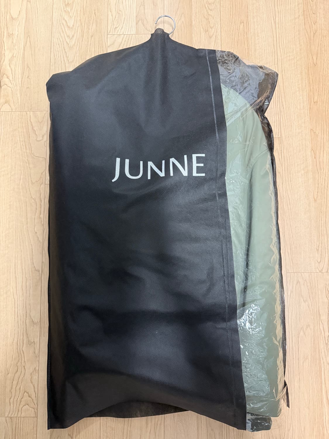 [M] 준느 25fw j48 나일론 패디드 봄버 카키 상품이미지2