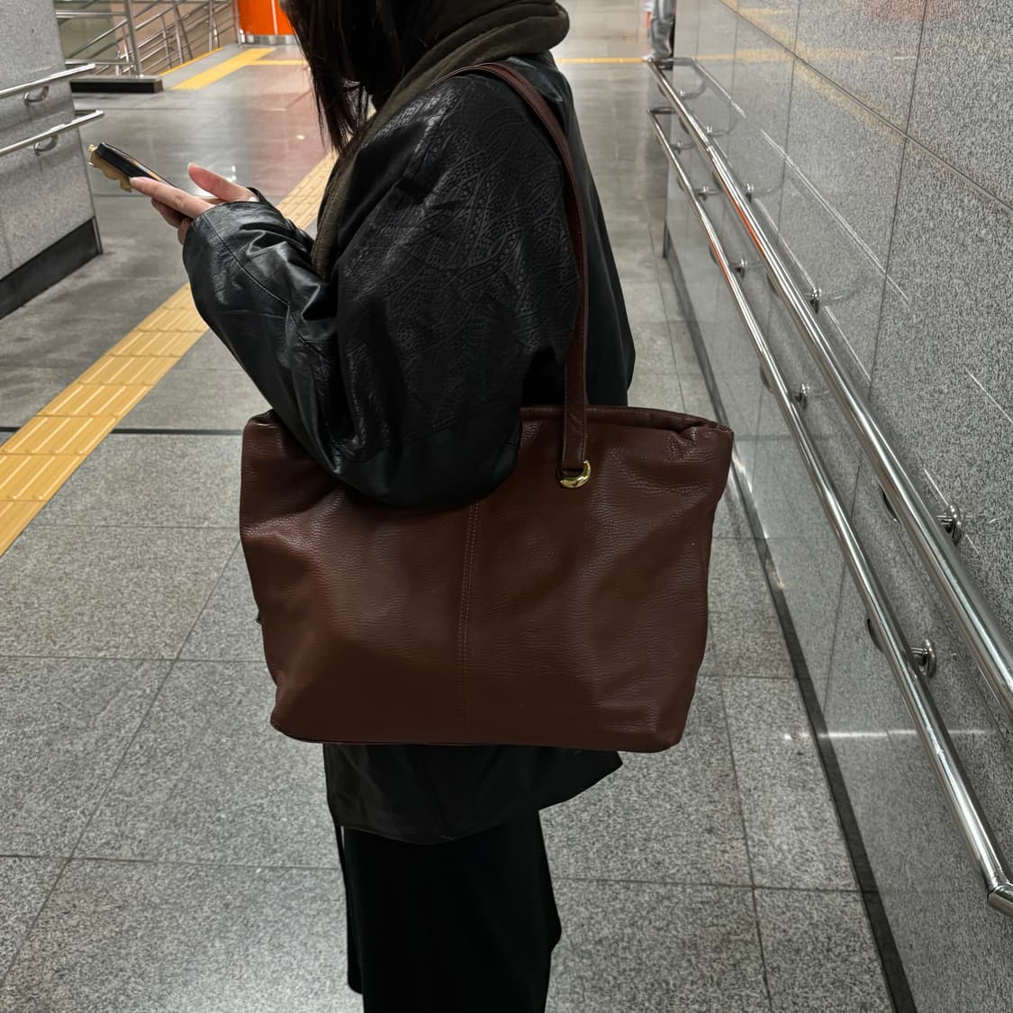 vtg cowhide tote bag 상품이미지3