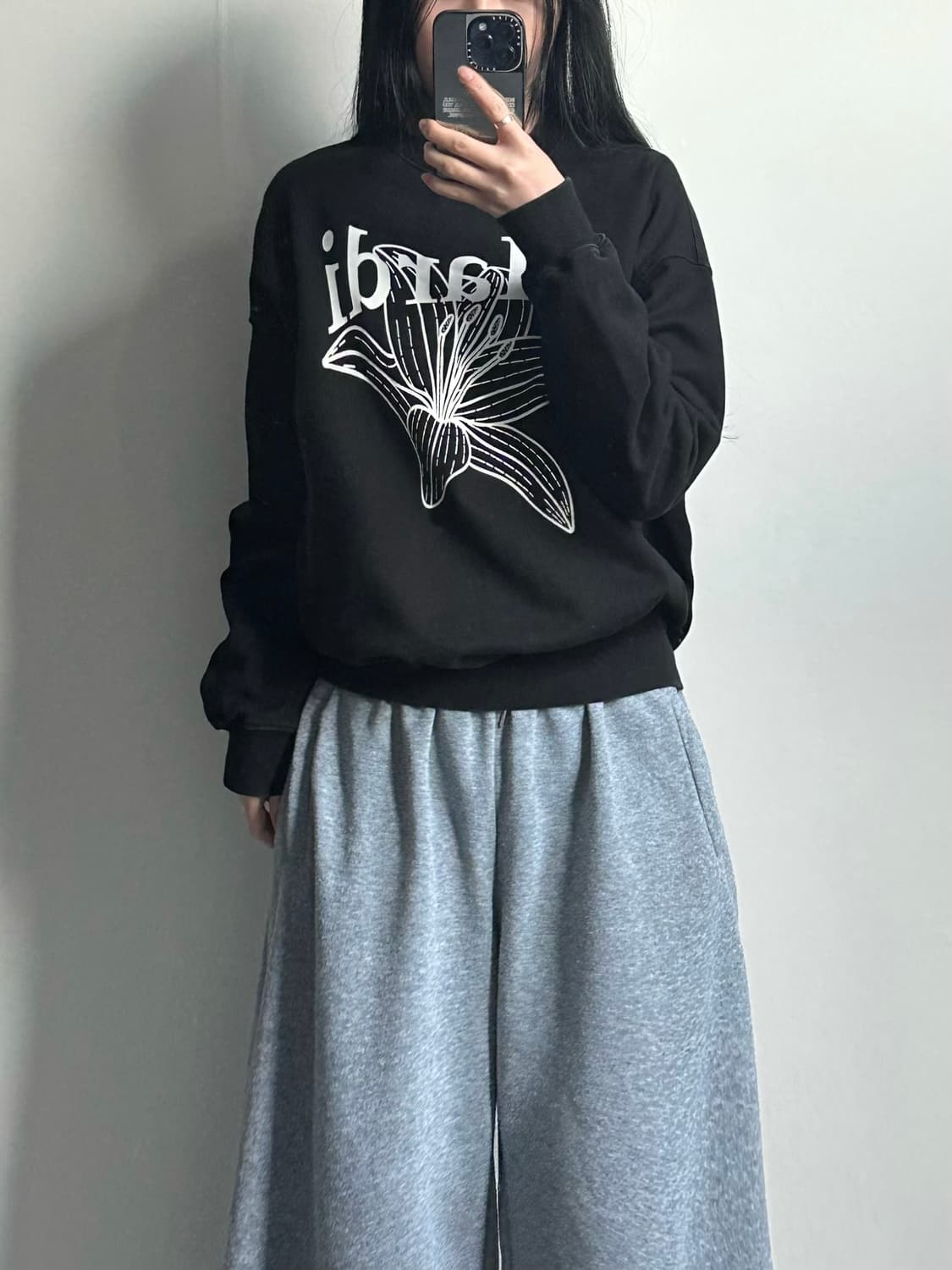 마르디 메크르디 빅로고 블랙 맨투맨 상품이미지1