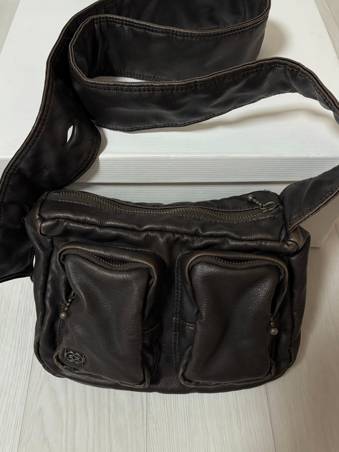 kijun 기준 Faux-Leather Cross Bag Dark Bro 상품이미지3