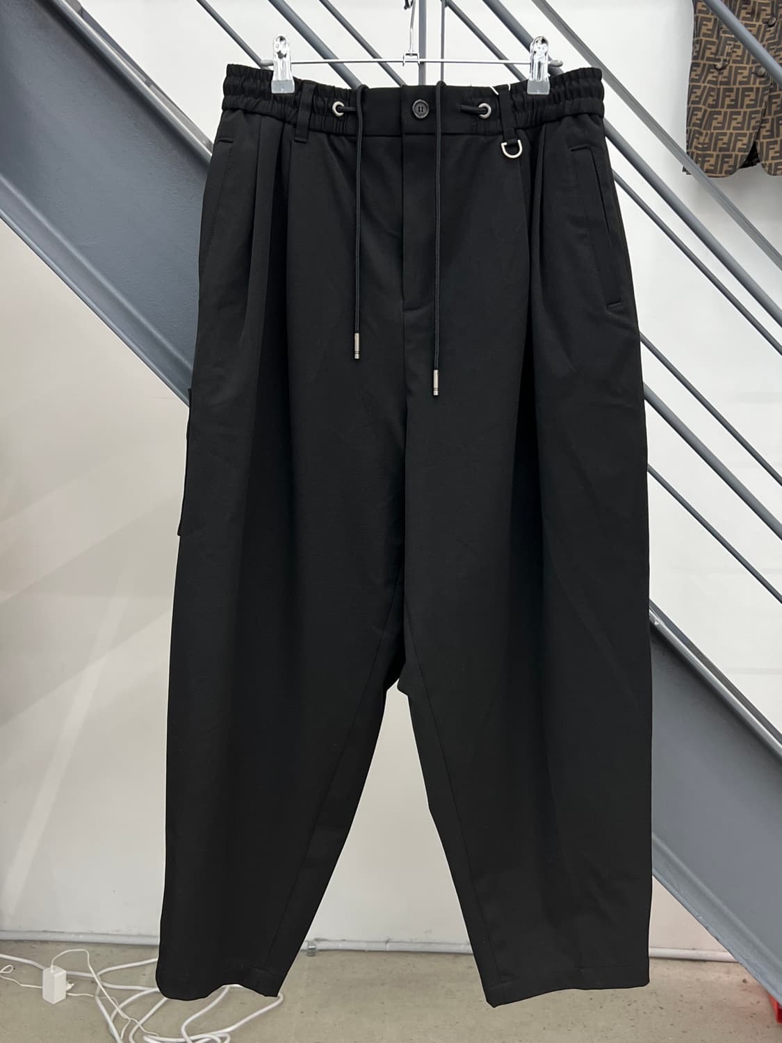 송지오옴므 23FW 시그니처 벌룬 팬츠 상품이미지1