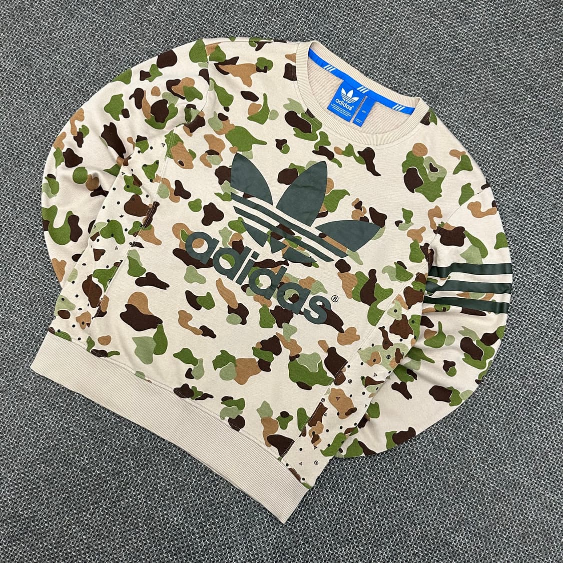 아디다스 빈티지 카모 맨투맨 우먼95 상품이미지3