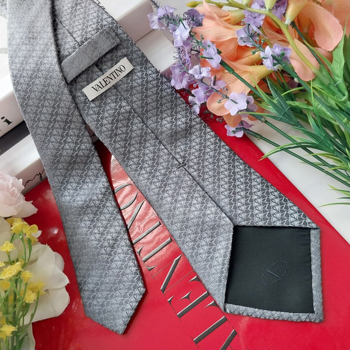 발렌티노 실크 그레이 자수 로고 넥타이 8.6cm A+등급 K1265
 상품이미지5
