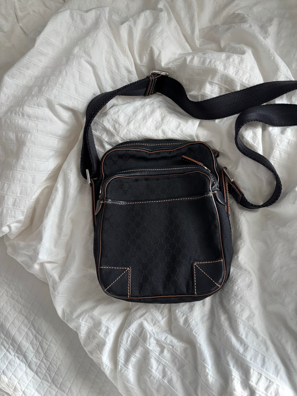 셀린느 메신저 크로스바디백 상품이미지1