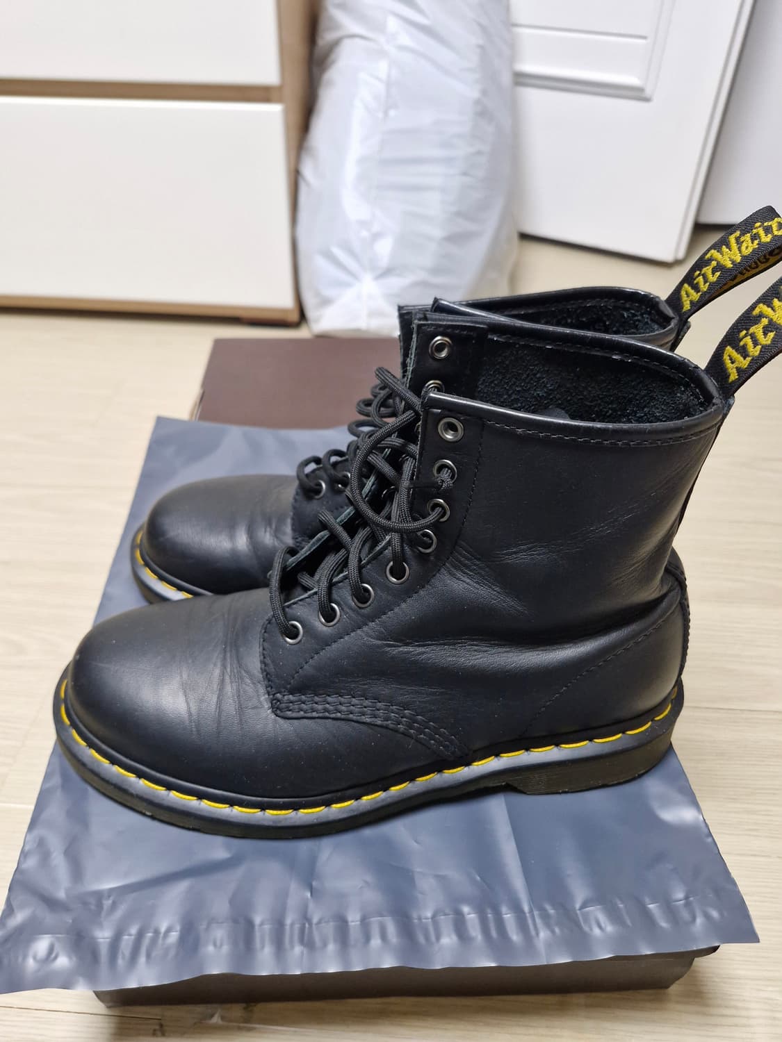(270) 닥터마틴 1460 블랙 스무스 8홀 부츠 상품이미지2