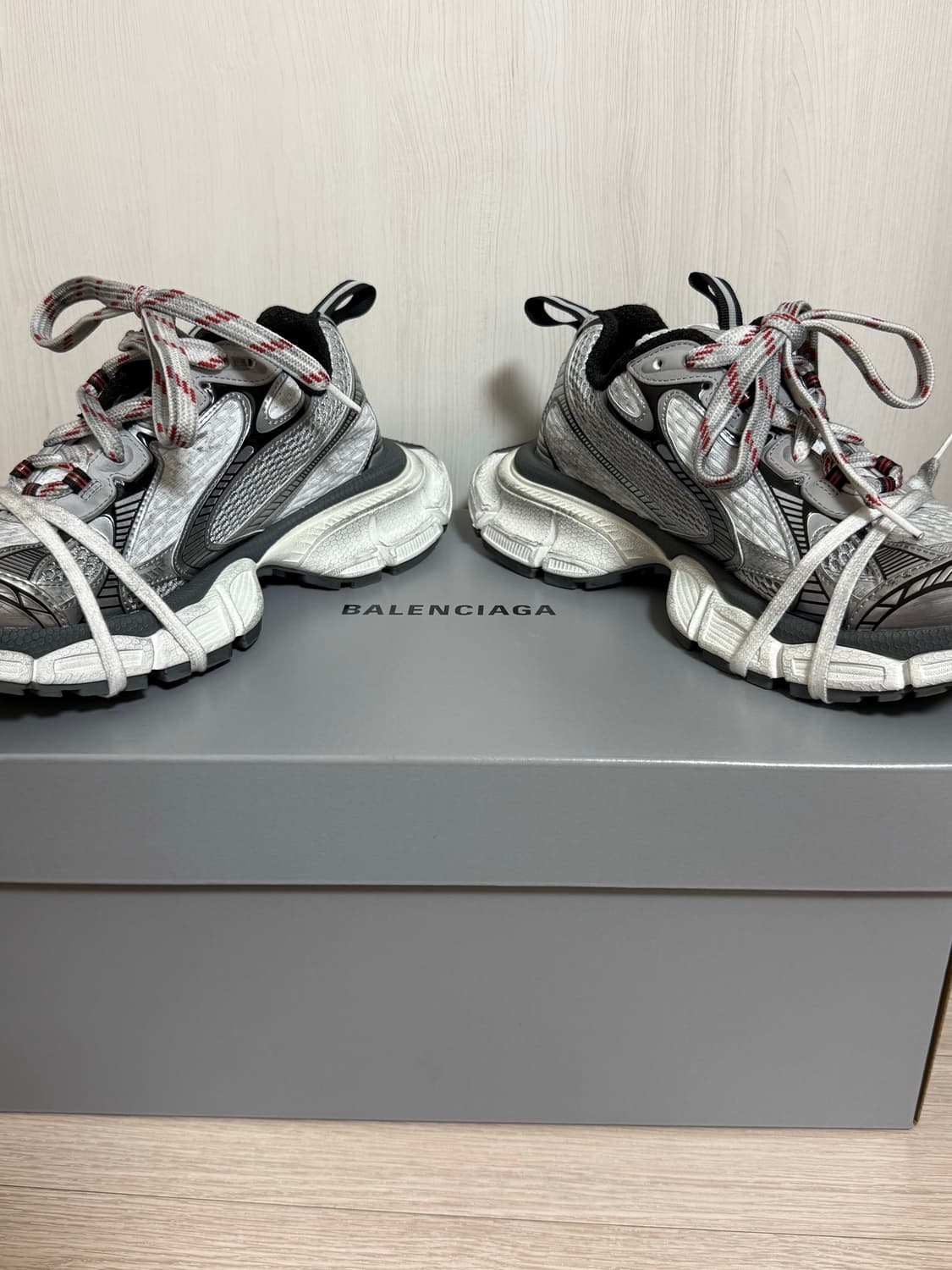 (41) 새상품급 발렌시아가 3xl 그레이 레드 화이트 상품이미지2