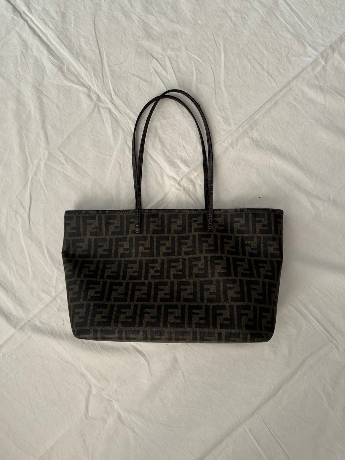 Fendi 주카 쇼퍼백 상품이미지1