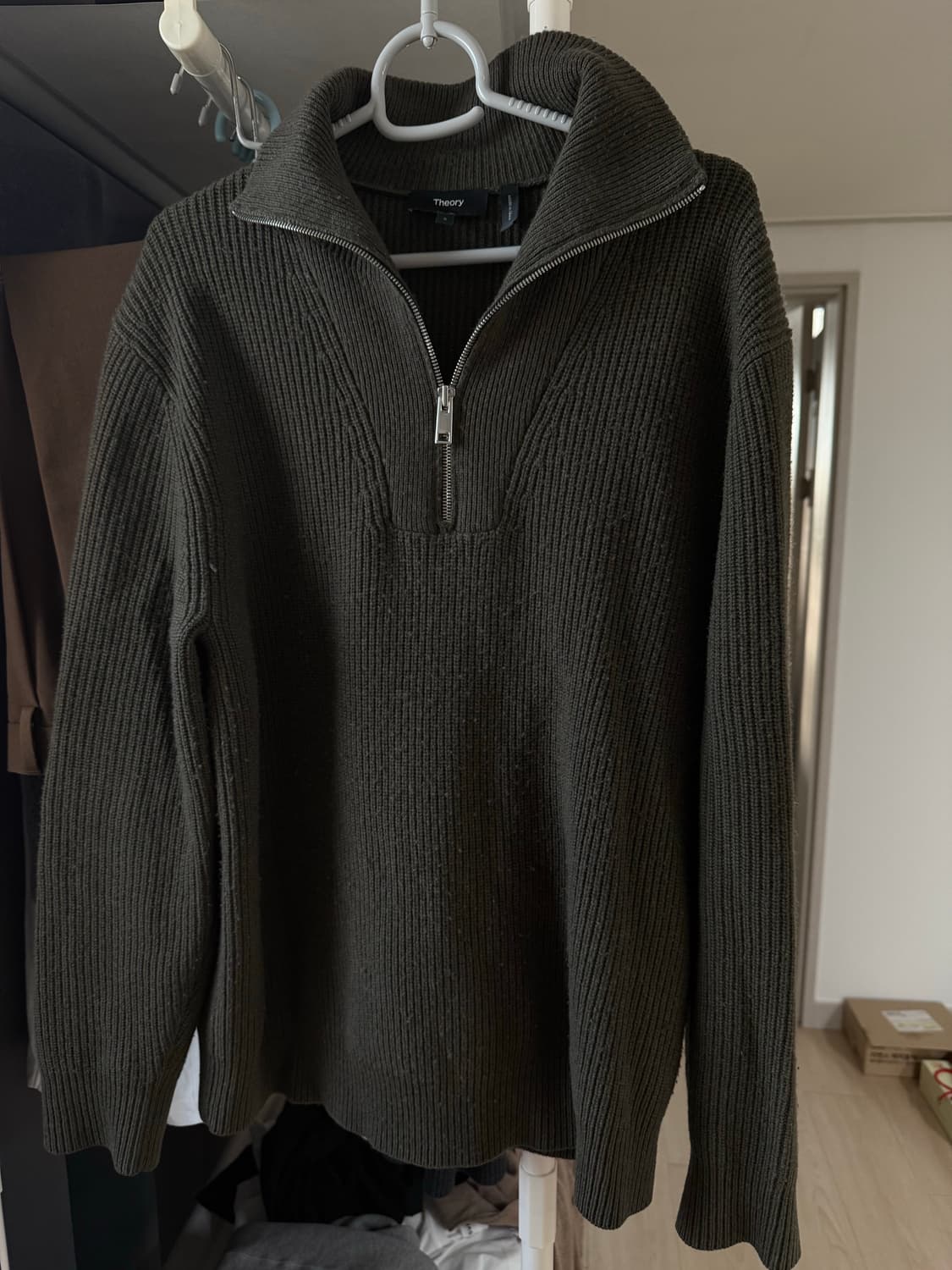 띠어리 울캐시 니트 카키 상품이미지1