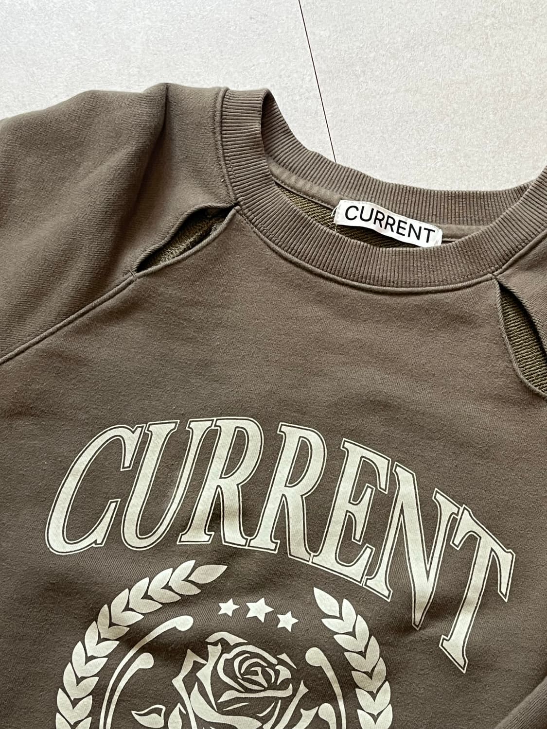 커렌트 슬릿 맨투맨 카키  상품이미지2