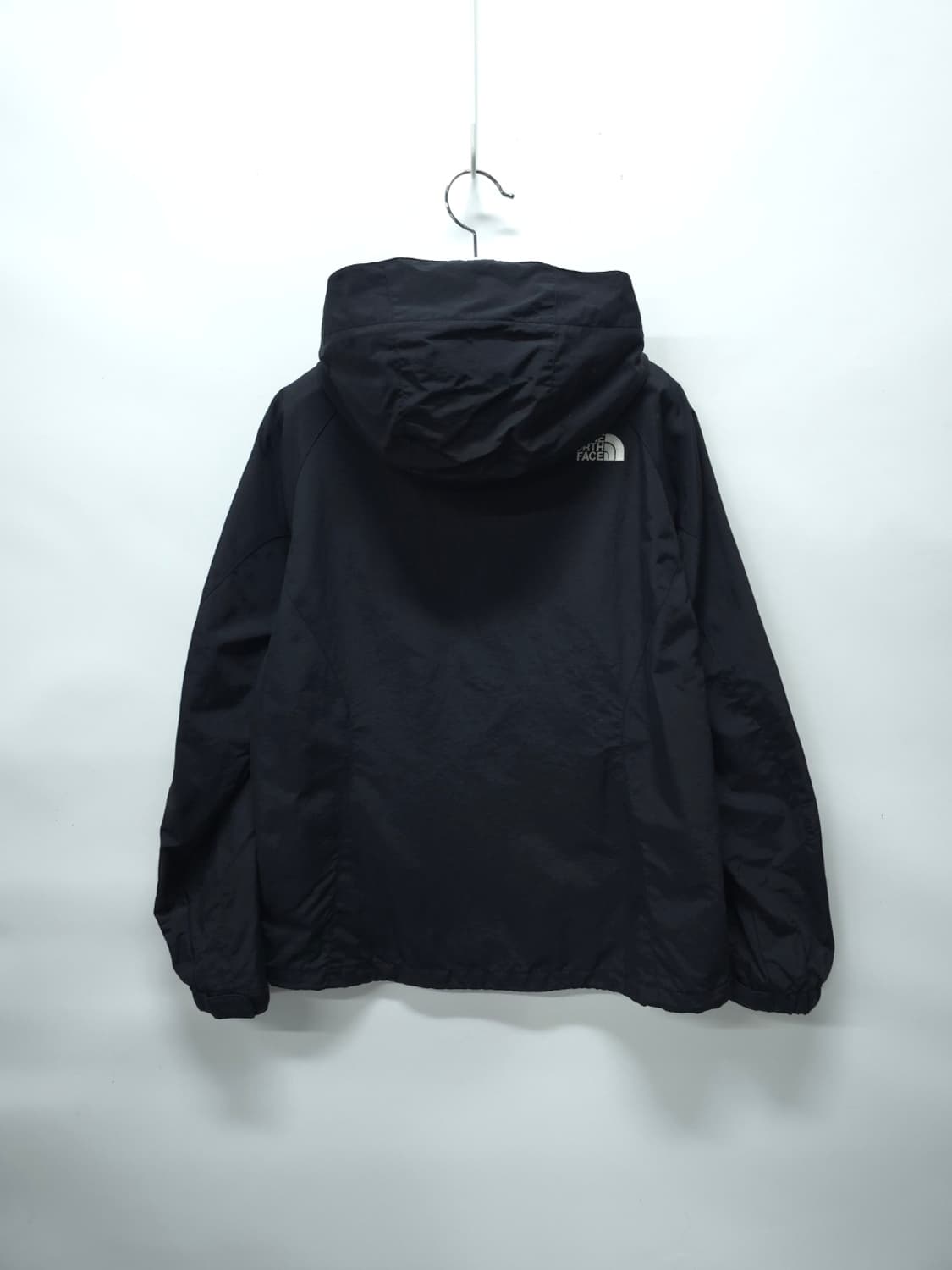 [노스페이스] 여성용 블랙 후드 바람막이 (90사이즈) 상품이미지5
