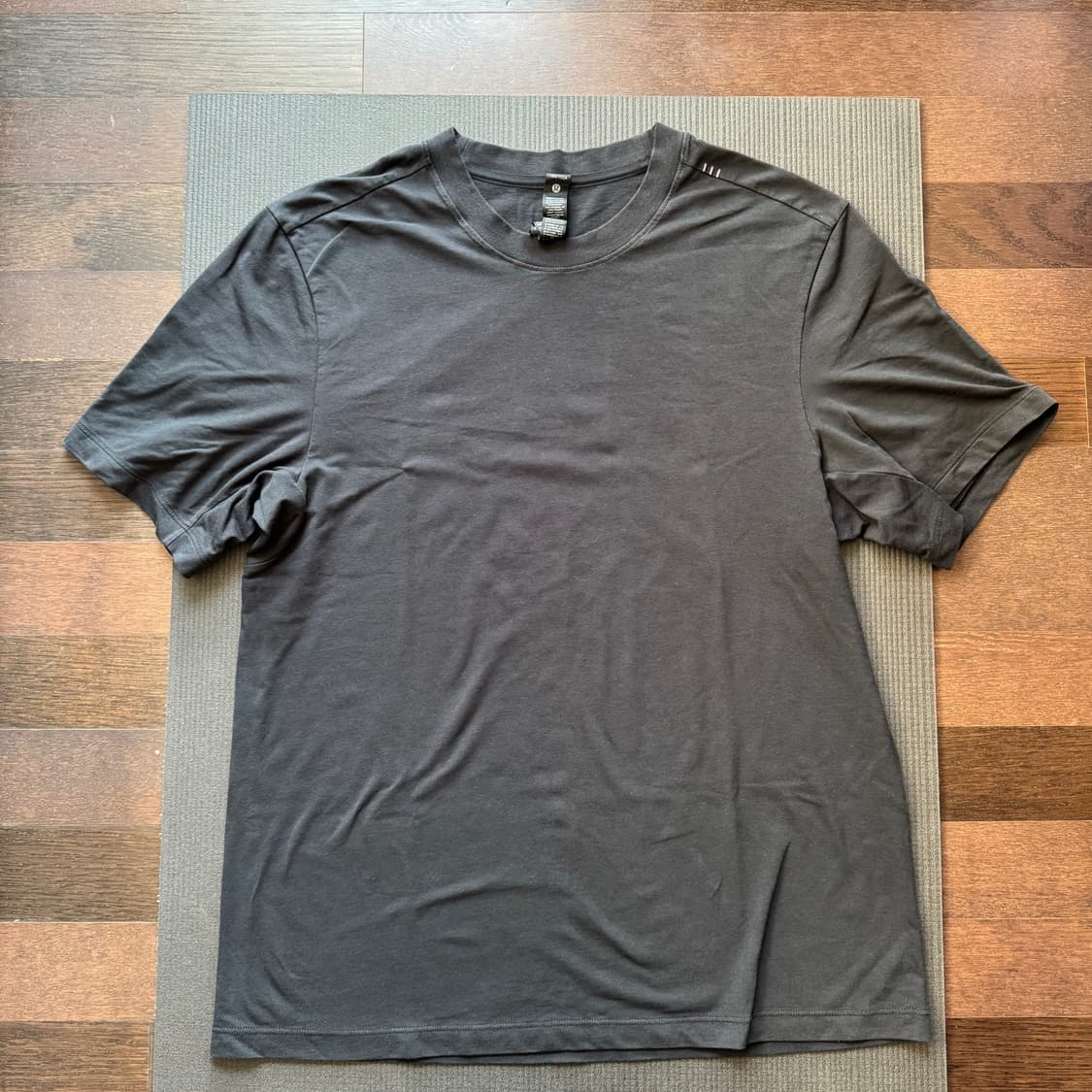 룰루레몬 제로드 인 티셔츠 남성 m 사이즈 판매합니다. 상품이미지2