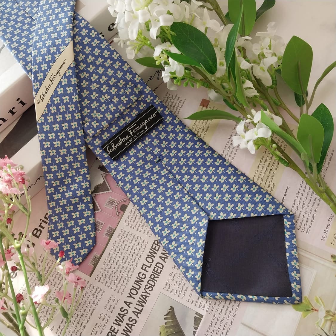 페라가모 실크 블루 플라워 패턴 넥타이 9.4cm A+등급 K1648
 상품이미지6