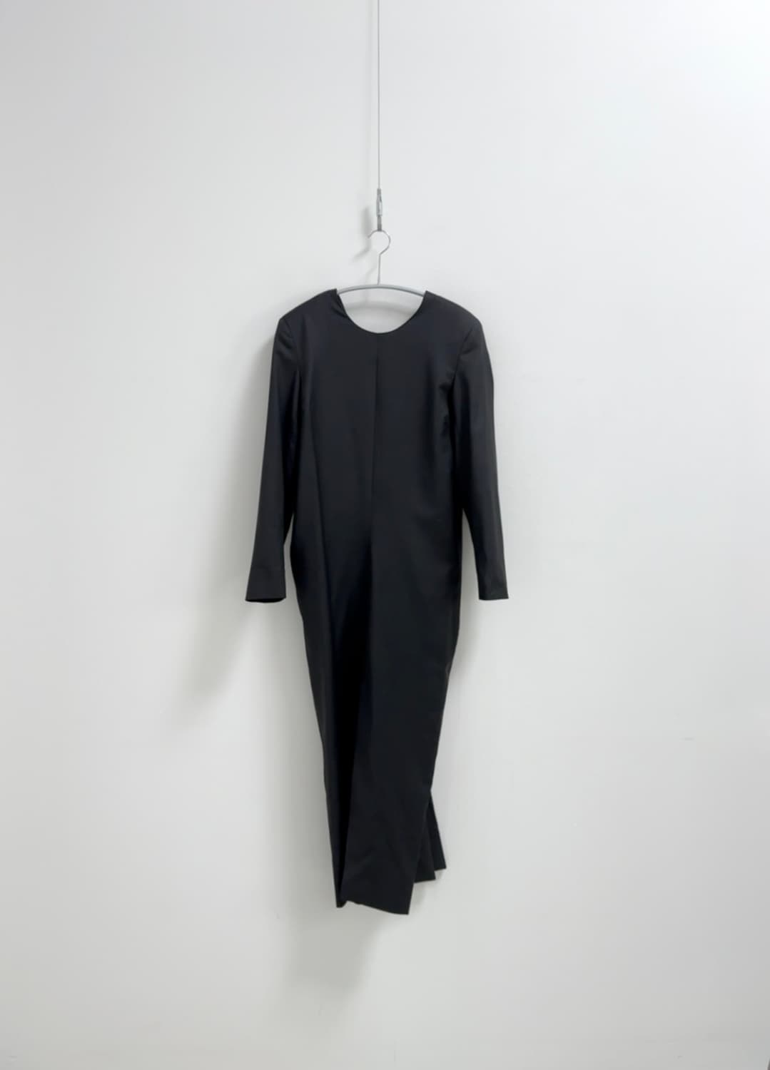 코스 백 드레이프 블랙 원피스 상품이미지3