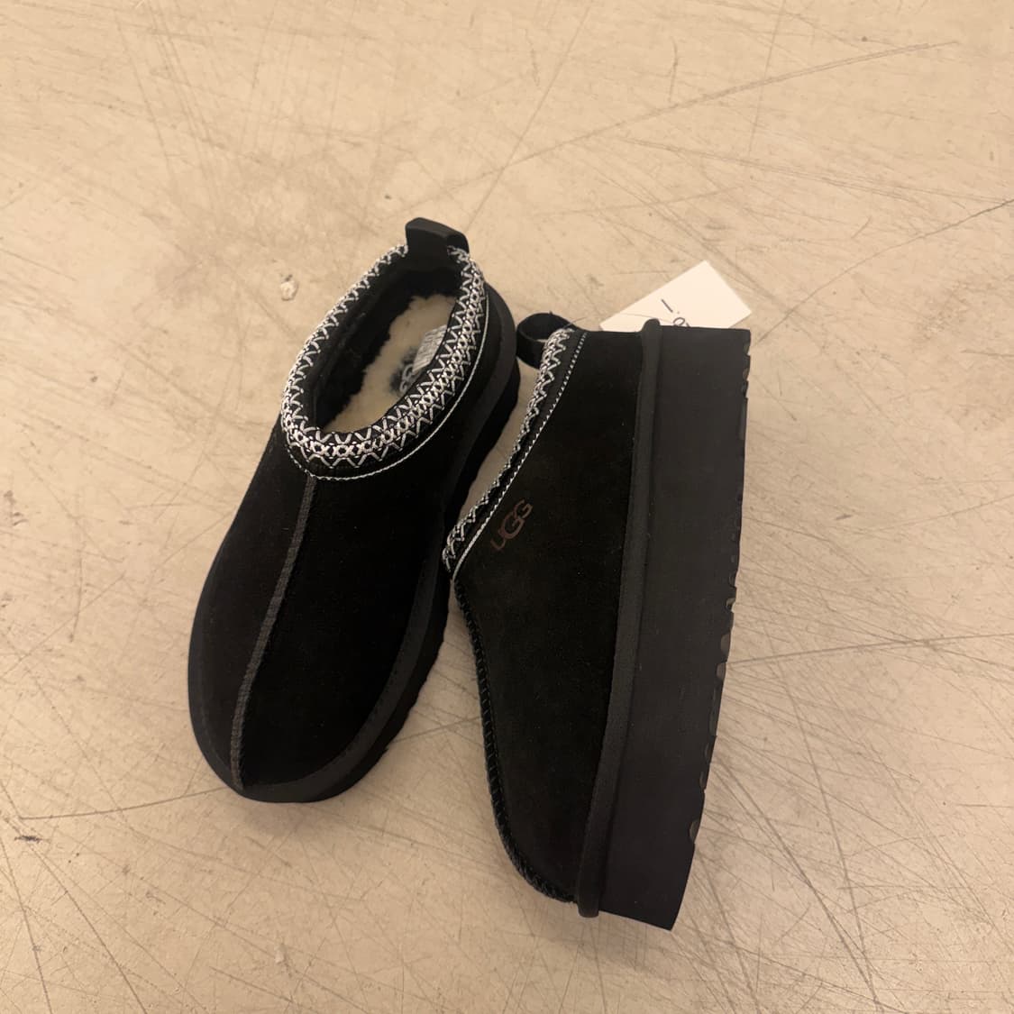 어그 블랙 통굽 부츠 U750 상품이미지2