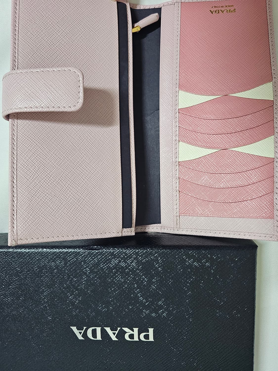 프라다 장지갑팝니다~ 상품이미지2