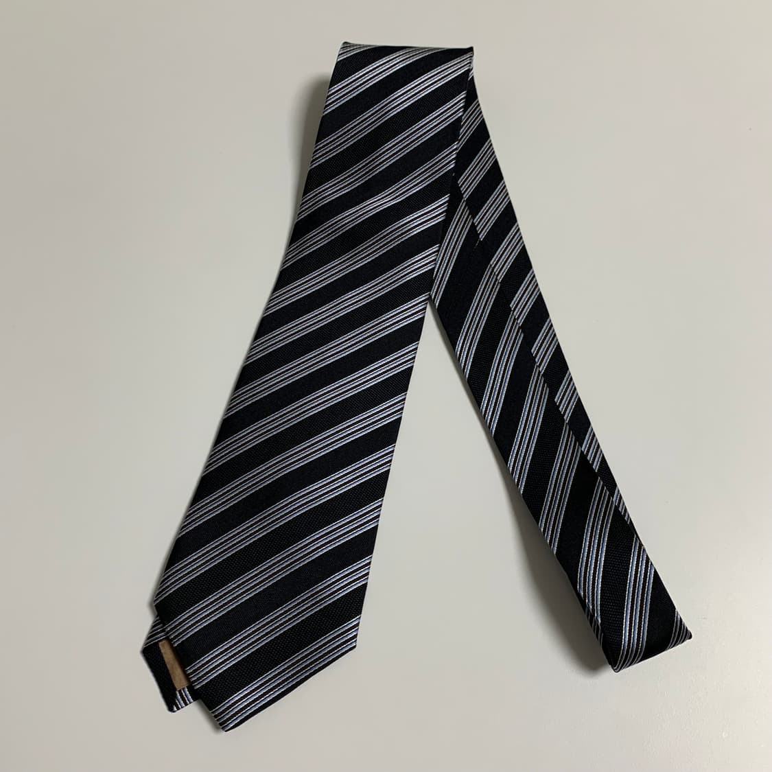 아큐아스큐텀 스트라이프 블랙 명품넥타이 100실크 택 달린 미품 S등급 상품이미지8