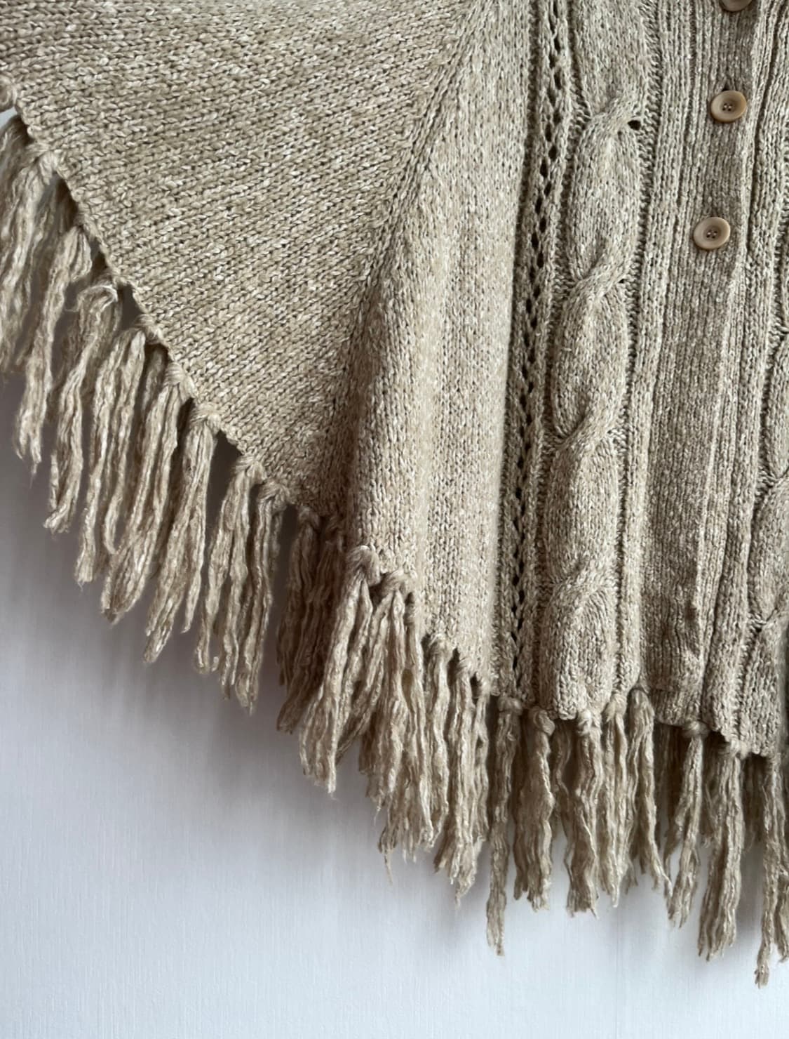 *SALE) Alphabet’s Alphabet 프린지 니트 판초 상품이미지3