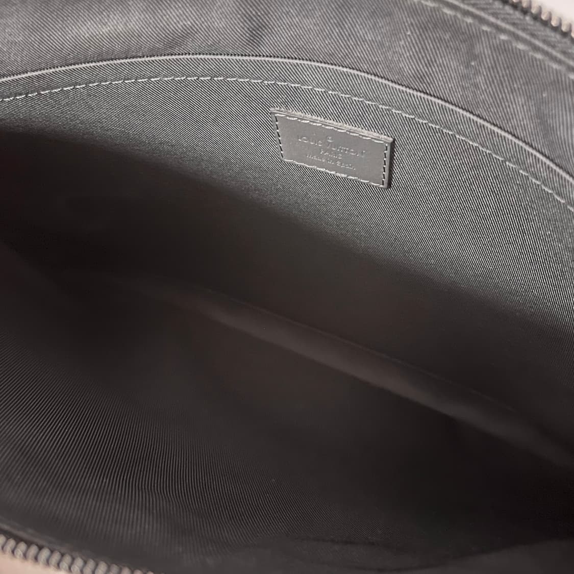 [S급/정품] 루이비통 디스커버리 쉐도우 포쉐트 블랙 GM 클러치 백 상품이미지6