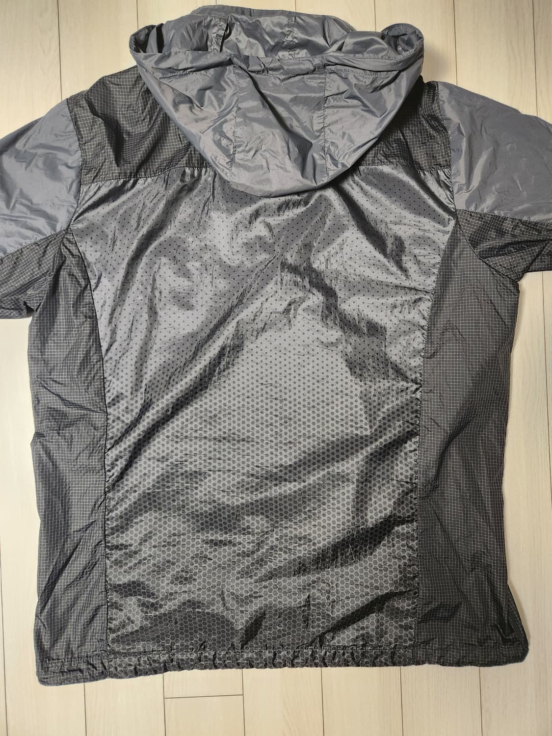 새상품급) 머렐 후드 탈부착 경량 바람막이 자켓 사이즈110

여러 중고 상품이미지9